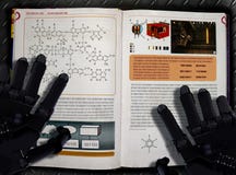 Cartel del proceso del aprendizaje de máquina y de la inteligencia artificial Manos y libro de texto del robot imagen de archivo Cartel del proceso del aprendizaje de máquina y de la inteligencia artificial Manos y libro de texto del robot imagen de archivo