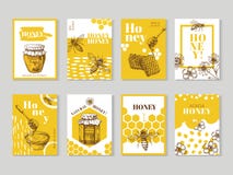 Carteles dibujados mano de la miel La miel natural que empaqueta con vector de la abeja, del panal y de la colmena diseña stock de ilustración Carteles dibujados mano de la miel La miel natural que empaqueta con vector de la abeja, del panal y de la colmena diseña stock de ilustración