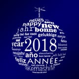 cartão multilingue da nuvem da palavra do ano 2018 novo na forma de uma bola do White Christmas no fundo azul ilustração stock cartão multilingue da nuvem da palavra do ano 2018 novo na forma de uma bola do White Christmas no fundo azul ilustração stock