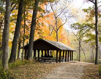 Casa del refugio en el parque de Michigan durante el otoño Fotos de archivo libres de regalías Casa del refugio en el parque de Michigan durante el otoño Fotos de archivo libres de regalías