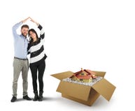 Casa en una caja de cartón Concepto de comprar una vivienda fotografía de archivo libre de regalías Casa en una caja de cartón Concepto de comprar una vivienda fotografía de archivo libre de regalías