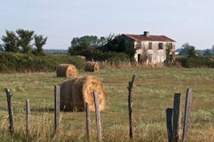 Casa francesa abandonada de la granja Fotos de archivo libres de regalías Casa francesa abandonada de la granja Fotos de archivo libres de regalías
