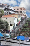 Casas no montanhês em Camara de Lobos em Madeira foto de stock royalty free Casas no montanhês em Camara de Lobos em Madeira foto de stock royalty free