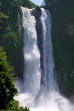 Cascada gemela tropical de la selva Foto de archivo Cascada gemela tropical de la selva Foto de archivo