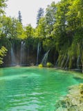 Cascadas múltiples en un lago foto de archivo libre de regalías Cascadas múltiples en un lago foto de archivo libre de regalías