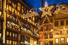 Case medievali durante il natale giusto a Strasburgo Fotografia Stock Libera da Diritti Case medievali durante il natale giusto a Strasburgo Fotografia Stock Libera da Diritti