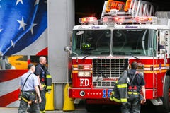 Caserne de pompiers de Dix maisons dans NY photo libre de droits Caserne de pompiers de Dix maisons dans NY photo libre de droits