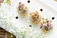 Casse-croûte savoureux de vacances de plat photographie stock libre de droits Casse-croûte savoureux de vacances de plat photographie stock libre de droits