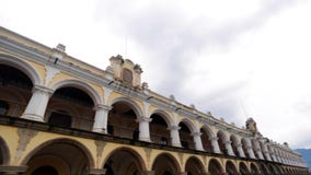 Casserole de vieux bâtiment dans une place à l'Antigua, Guatemala Casserole de vieux bâtiment dans une place à l'Antigua, Guatemala