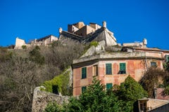 Castel San Giovanni в Finalborgo стоковая фотография Castel San Giovanni в Finalborgo стоковая фотография