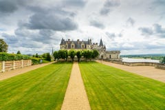 Castello medievale del de Amboise del castello, tomba di Leonardo Da Vinci. Loire Valley, Francia fotografia stock libera da diritti Castello medievale del de Amboise del castello, tomba di Leonardo Da Vinci. Loire Valley, Francia fotografia stock libera da diritti