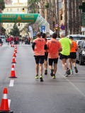 Castellon, Испания 24-ое февраля 2019 бегуны во время гонки марафона стоковое изображение rf Castellon, Испания 24-ое февраля 2019 бегуны во время гонки марафона стоковое изображение rf