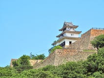 Castelo de Marugame em Marugame, Kagawa Prefecture, Japão fotografia de stock Castelo de Marugame em Marugame, Kagawa Prefecture, Japão fotografia de stock