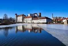 Castelo do hradec de Jindrichuv - vista sobre a lagoa vajgar fotos de stock royalty free Castelo do hradec de Jindrichuv - vista sobre a lagoa vajgar fotos de stock royalty free