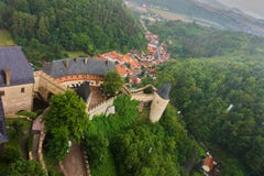 Castillo checo Karlstejn en Praga fotografía de archivo Castillo checo Karlstejn en Praga fotografía de archivo