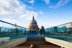 Cathédrale de St Paul Pauls de Londres de millénaire photographie stock Cathédrale de St Paul Pauls de Londres de millénaire photographie stock