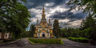 Cattedrale di ascensione a Almaty fotografie stock libere da diritti Cattedrale di ascensione a Almaty fotografie stock libere da diritti