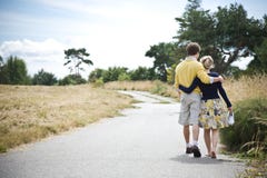 caucasian couple park walking young Στοκ Εικόνα caucasian couple park walking young Στοκ Εικόνα