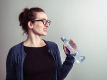 Caucasian woman smiling with a bottle of water royalty free stock photos Caucasian woman smiling with a bottle of water royalty free stock photos
