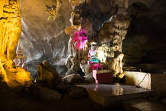 A caverna de Sadan em Hpa-An, Myanmar imagem de stock royalty free A caverna de Sadan em Hpa-An, Myanmar imagem de stock royalty free