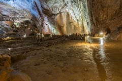 Caverna di Valporquero La caverna di Valporquero è situata sul pendio del sud delle montagne Cantabrian, a nord della provincia o fotografia stock Caverna di Valporquero La caverna di Valporquero è situata sul pendio del sud delle montagne Cantabrian, a nord della provincia o fotografia stock
