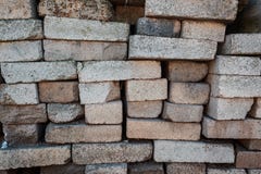 Cegły stos Magazynowi materiały budowlani Czerep cegły używać jako materiały budowlani fotografia stock Cegły stos Magazynowi materiały budowlani Czerep cegły używać jako materiały budowlani fotografia stock
