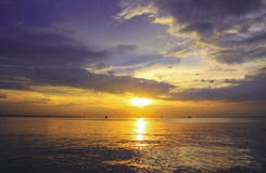 Cena bonita do por do sol fotografia de stock Cena bonita do por do sol fotografia de stock