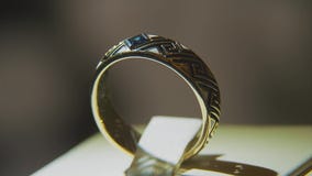 Cenni Diamentowi pierścionki Świetnego luksusowego diamentowego jewellery nadokienny pokaz z ringowym pedantem Złocisty pierścion zbiory wideo Cenni Diamentowi pierścionki Świetnego luksusowego diamentowego jewellery nadokienny pokaz z ringowym pedantem Złocisty pierścion zbiory wideo
