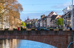Centro de ciudad histórico de Estrasburgo en día soleado del otoño imagenes de archivo Centro de ciudad histórico de Estrasburgo en día soleado del otoño imagenes de archivo