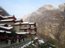 Centro dell'ospite della montagna di Wudang fotografia stock libera da diritti Centro dell'ospite della montagna di Wudang fotografia stock libera da diritti