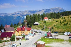 Centro turístico de montaña de Ranca en Parang Cárpatos imágenes de archivo libres de regalías Centro turístico de montaña de Ranca en Parang Cárpatos imágenes de archivo libres de regalías