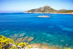 Cenário da ilha, seascape da Espanha de Mallorca Litoral idílico de Majorca, mar Mediterrâneo no dia ensolarado Imagens de Stock Cenário da ilha, seascape da Espanha de Mallorca Litoral idílico de Majorca, mar Mediterrâneo no dia ensolarado Imagens de Stock