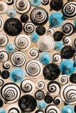 Ceramico sotto forma dei coni dipinti con le figure delle spirali immagini stock Ceramico sotto forma dei coni dipinti con le figure delle spirali immagini stock