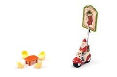 Ceramische Santa Claus met een zak op een motorfiets op een witte backgr Royalty-vrije Stock Fotografie Ceramische Santa Claus met een zak op een motorfiets op een witte backgr Royalty-vrije Stock Fotografie