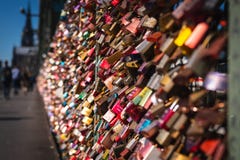 Cerradura del amor en un puente imagen de archivo libre de regalías Cerradura del amor en un puente imagen de archivo libre de regalías