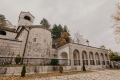 CETINJE, ΜΑΥΡΟΒΟΥΝΙΟ - Oktober 1, 2018: Κάθισμα μοναστηριών Cetinje του Metropolitanate σε Cetinje, Μαυροβούνιο - Εικόνα στοκ εικόνες με δικαίωμα ελεύθερης χρήσης CETINJE, ΜΑΥΡΟΒΟΥΝΙΟ - Oktober 1, 2018: Κάθισμα μοναστηριών Cetinje του Metropolitanate σε Cetinje, Μαυροβούνιο - Εικόνα στοκ εικόνες με δικαίωμα ελεύθερης χρήσης