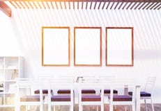 Chaises, table et affiches illustration stock Chaises, table et affiches illustration stock