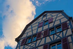 Chambre jaune vive de Colmar dans la vieille ville photo stock Chambre jaune vive de Colmar dans la vieille ville photo stock