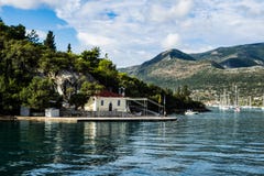 Chambre par le port de Nydri photographie stock libre de droits Chambre par le port de Nydri photographie stock libre de droits