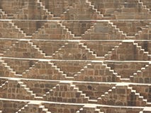 Chand Baori, een stepwell in het dorp van Abhaneri dichtbij Jaipur, staat van Rajasthan Chand Baori werd gebouwd door Koning Chan royalty-vrije stock foto's Chand Baori, een stepwell in het dorp van Abhaneri dichtbij Jaipur, staat van Rajasthan Chand Baori werd gebouwd door Koning Chan royalty-vrije stock foto's