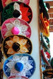 Chapeaux colorés de mariachi mexicain de Charro photo libre de droits Chapeaux colorés de mariachi mexicain de Charro photo libre de droits