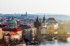 Charles Bridge (Karluv più) e Lesser Town Tower, Praga in wi immagine stock libera da diritti Charles Bridge (Karluv più) e Lesser Town Tower, Praga in wi immagine stock libera da diritti