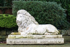 Charnecas Lion Statue de Staffordshire, alho-porro, Inglaterra imagem de stock royalty free Charnecas Lion Statue de Staffordshire, alho-porro, Inglaterra imagem de stock royalty free