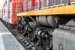 Chassi av lokomotivet Hjulen av en modern lokomotiv Begreppet av transportbranschen arkivfoton Chassi av lokomotivet Hjulen av en modern lokomotiv Begreppet av transportbranschen arkivfoton