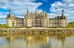 Chateau de Chambord, το μεγαλύτερο κάστρο στην κοιλάδα της Loire - Γαλλία στοκ φωτογραφία με δικαίωμα ελεύθερης χρήσης Chateau de Chambord, το μεγαλύτερο κάστρο στην κοιλάδα της Loire - Γαλλία στοκ φωτογραφία με δικαίωμα ελεύθερης χρήσης