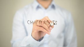 Chatterbots, scrittura dell'uomo sullo schermo trasparente fotografia stock Chatterbots, scrittura dell'uomo sullo schermo trasparente fotografia stock