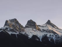 Chaîne de montagne de trois soeurs dans Alberta image stock Chaîne de montagne de trois soeurs dans Alberta image stock