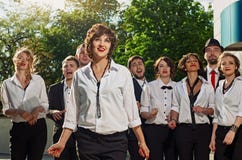 Chef des amis chanteurs de groupe Photo stock