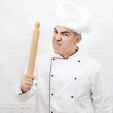Chef fâché avec la goupille photographie stock libre de droits Chef fâché avec la goupille photographie stock libre de droits