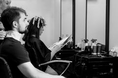 Cheveux faisant le salon images libres de droits Cheveux faisant le salon images libres de droits